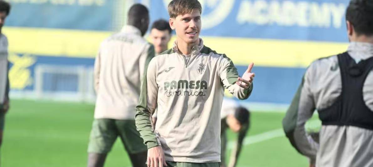 开云app-包含阿贾克斯训练开放日，赛后复出首秀引欢呼，德国杯在即，临场指挥获称赞的词条